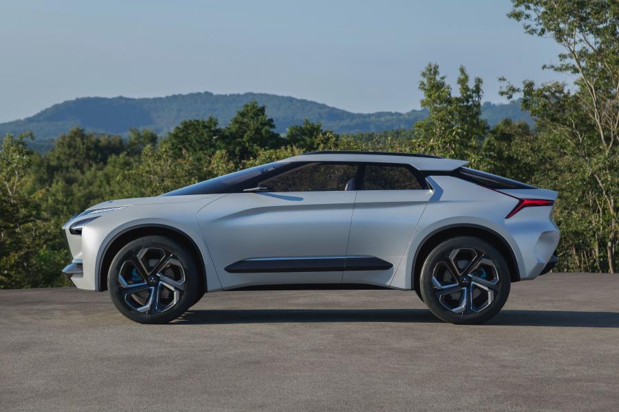 Mitsubishi e-Evolution Concept 2017 года  (фото 20 из 40)